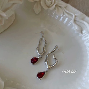 HUALU-月光曲 甜酷风复古红色钻不对称水滴流苏辣妹耳钉耳环女