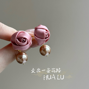 HUALU-香系小姐~法式温柔粉色玫瑰花朵珍珠复古耳环蚊香盘耳夹女