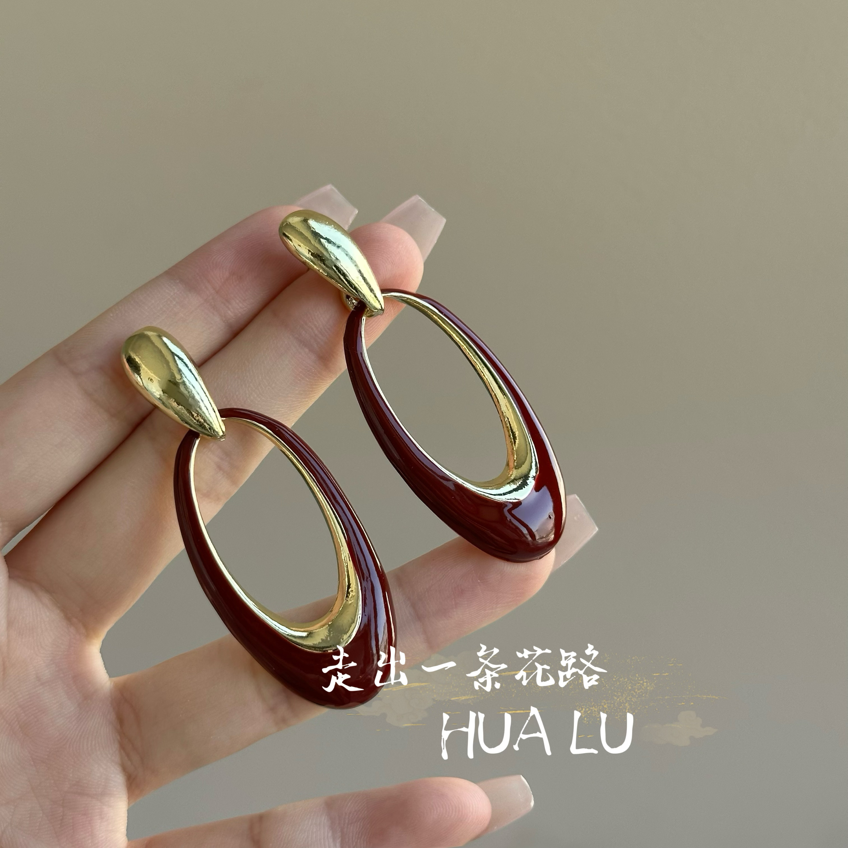 HUALU-卡捷琳~复古圈圈夸张酒红色金属高级感港风耳环蚊香盘耳夹