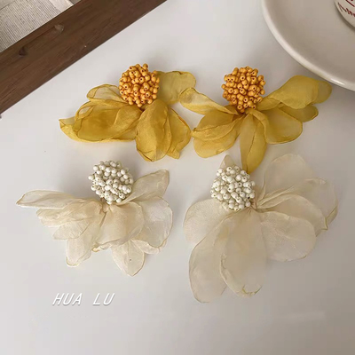 超仙女米黄色雪纺花瓣度假风耳环