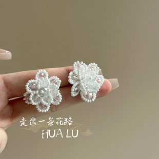 HUALU-浪漫季节~超仙珍珠水晶透明白色花朵法式耳钉蚊香盘耳夹女