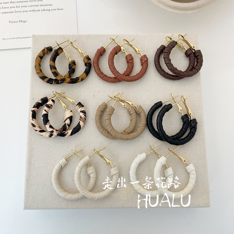 HUALU-经典皮质耳圈～港风复古皮革圈圈独特气质通勤百搭耳环耳夹