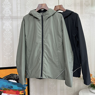 连帽抗皱轻薄款软壳夹克肌理感