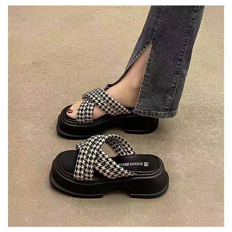 网红夏季法式凉拖鞋女超火外穿高跟厚底2024新款千鸟格沙滩一字拖