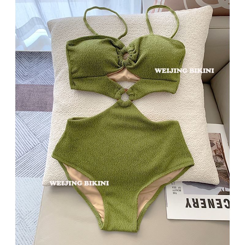 新款牛油果绿连体泳衣女比基尼显白性感温泉海边度假高级感泳装