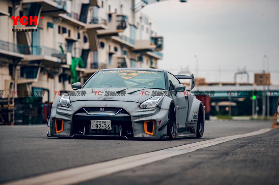 日产GTR35改装LB三代宽体大包围前杠后杠侧裙碳纤维前唇后唇尾翼