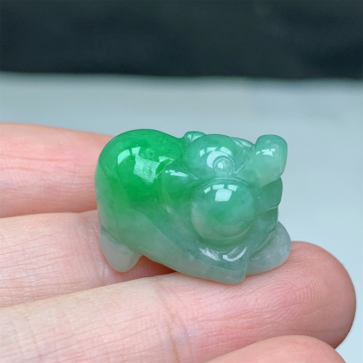 正品缅甸A货翡翠老种正阳绿立体小福猪玉挂件翡翠福猪吊坠送礼