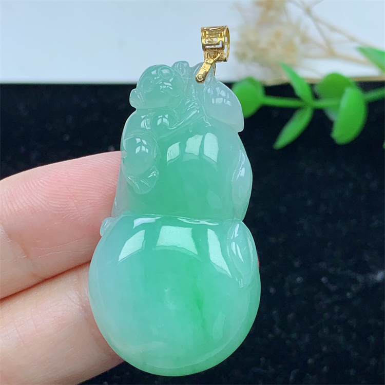 18K金镶缅甸A货翡翠冰飘绿葫芦