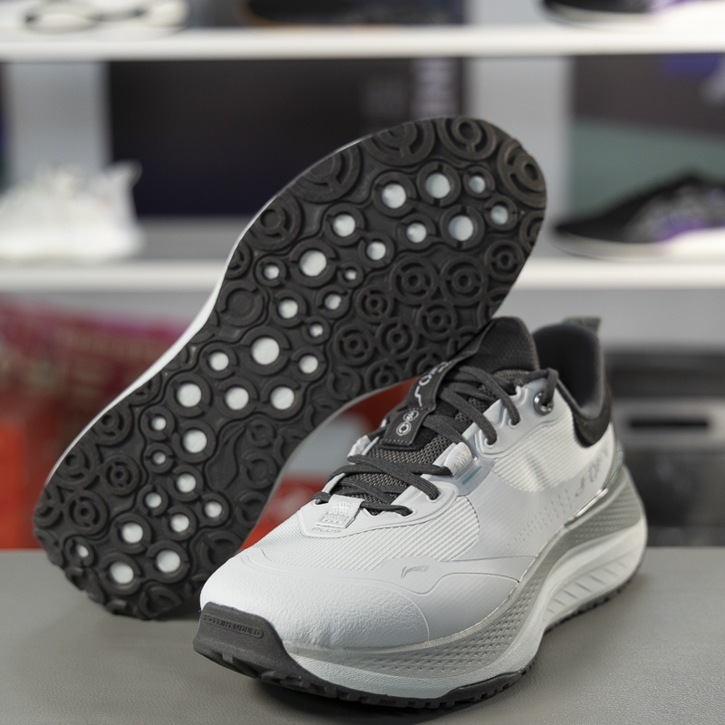 李宁SOFTPLUS轻便软弹跑步鞋