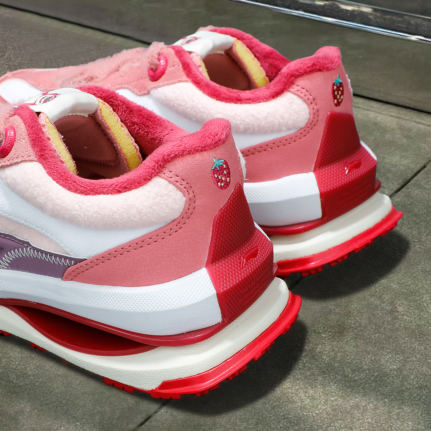 李宁草莓熊鞋子休闲鞋女鞋2025冬季新款方圆92 SHADOW加绒运动鞋