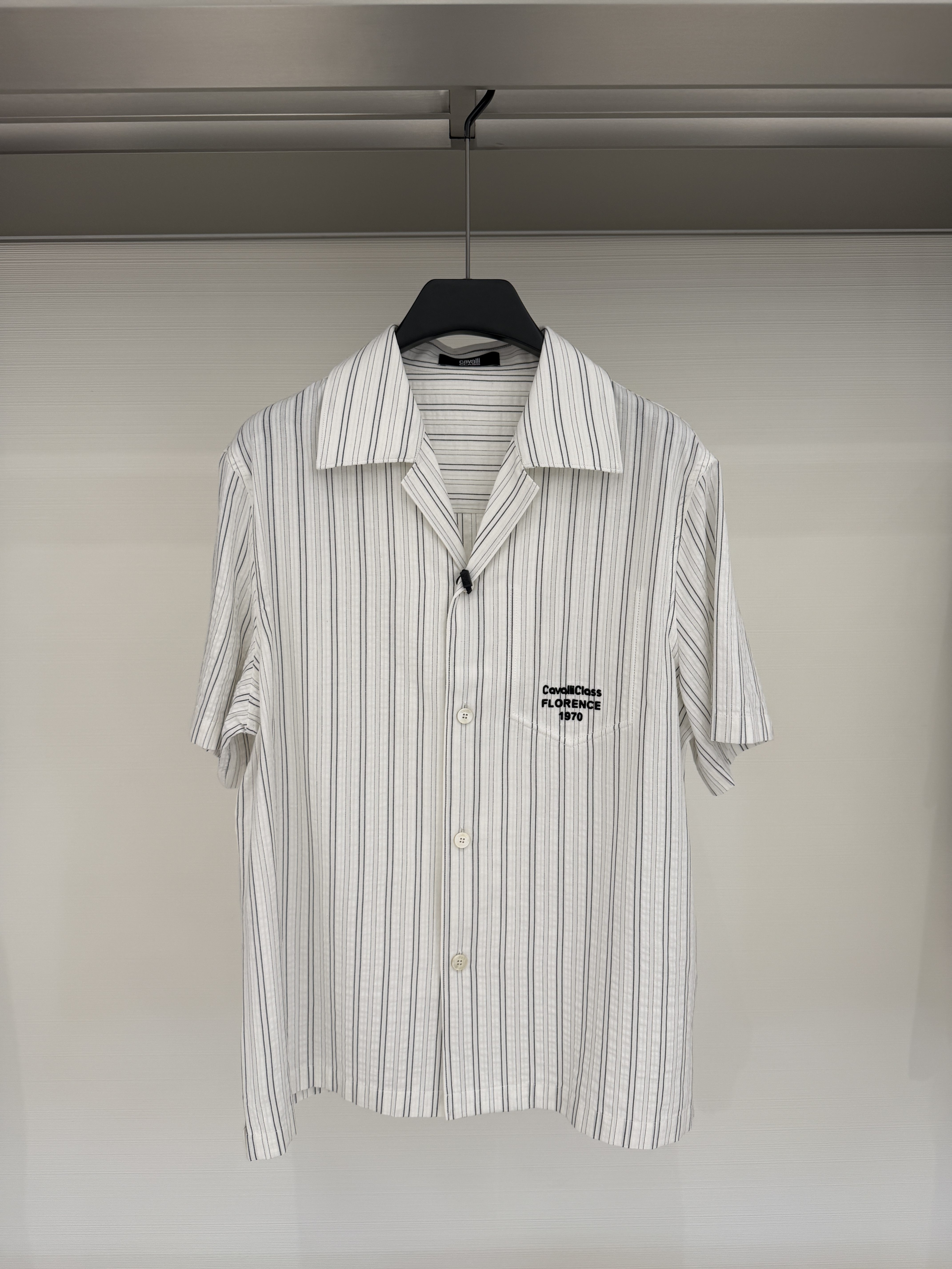 Cavalli Class 26春夏新款 男士字母刺绣竖条短袖衬衫 CM072F1120