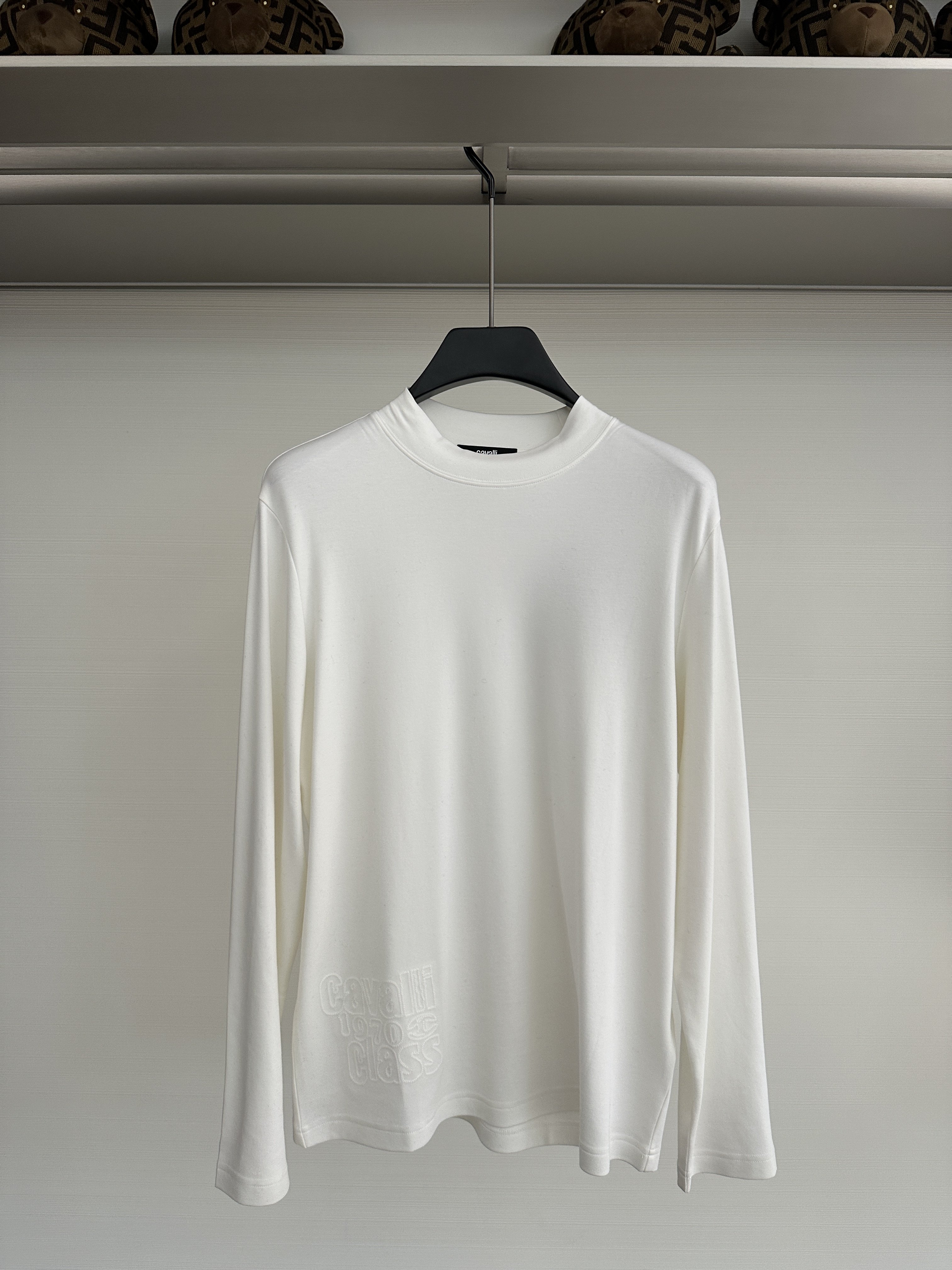 Cavalli Class 25秋冬新款 男士下摆字母刺绣长袖T恤 CM102E3258