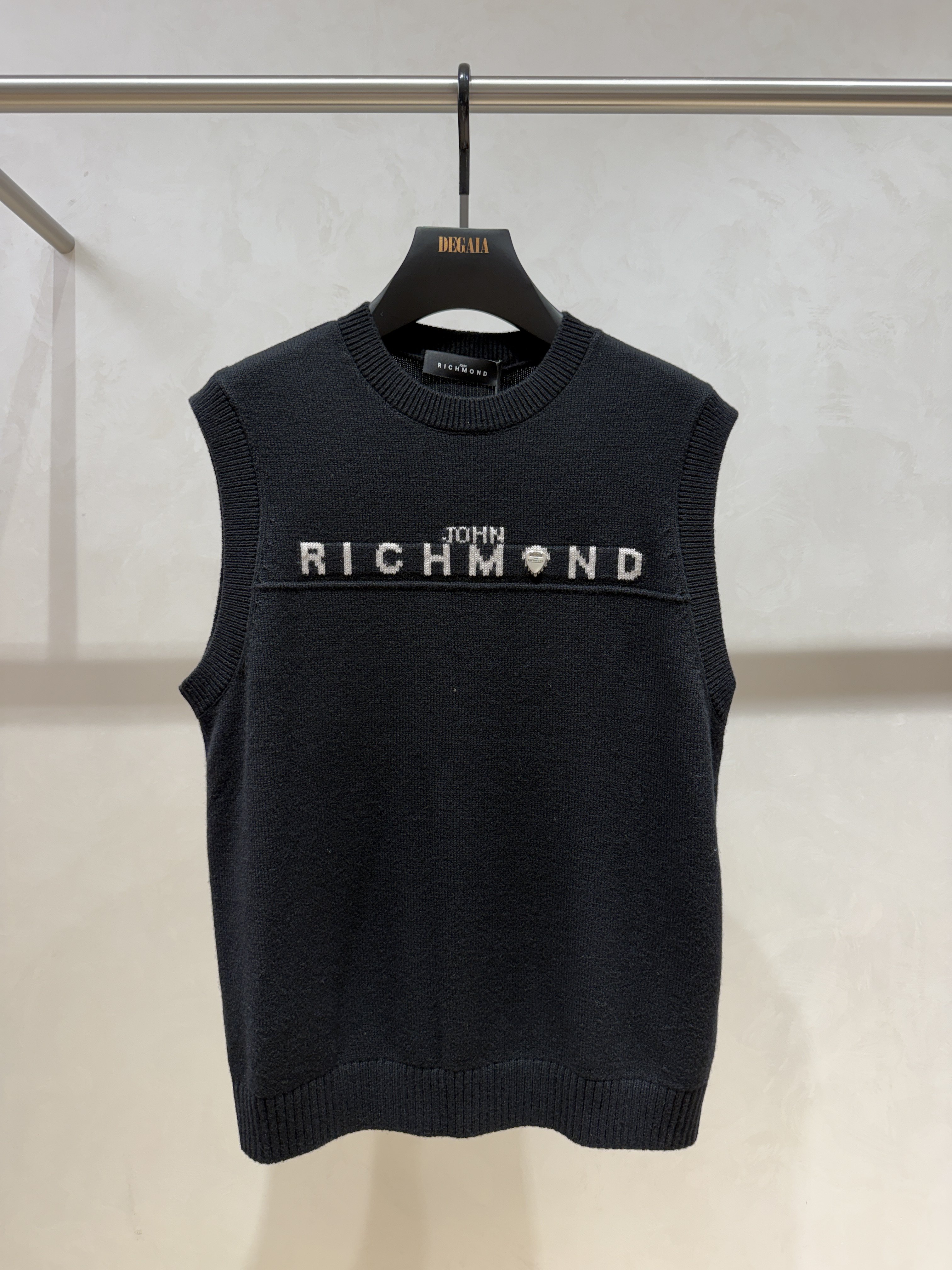 John Richmond男装26秋冬新款毛织背心字母羊毛圆领JUIBAS210301