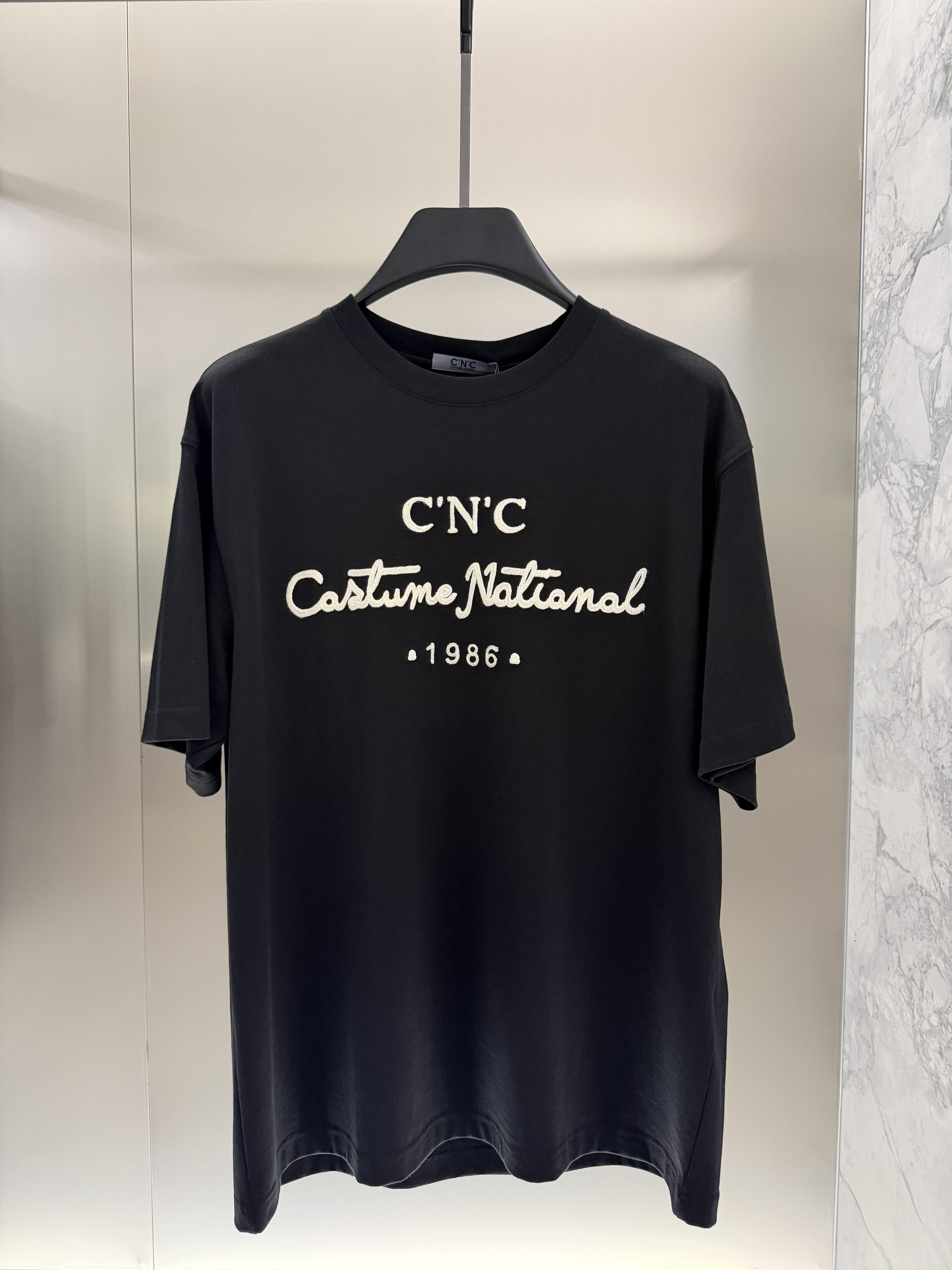 CNC 26春夏新款 男士时尚字母数字刺绣休闲短袖T恤811H262039