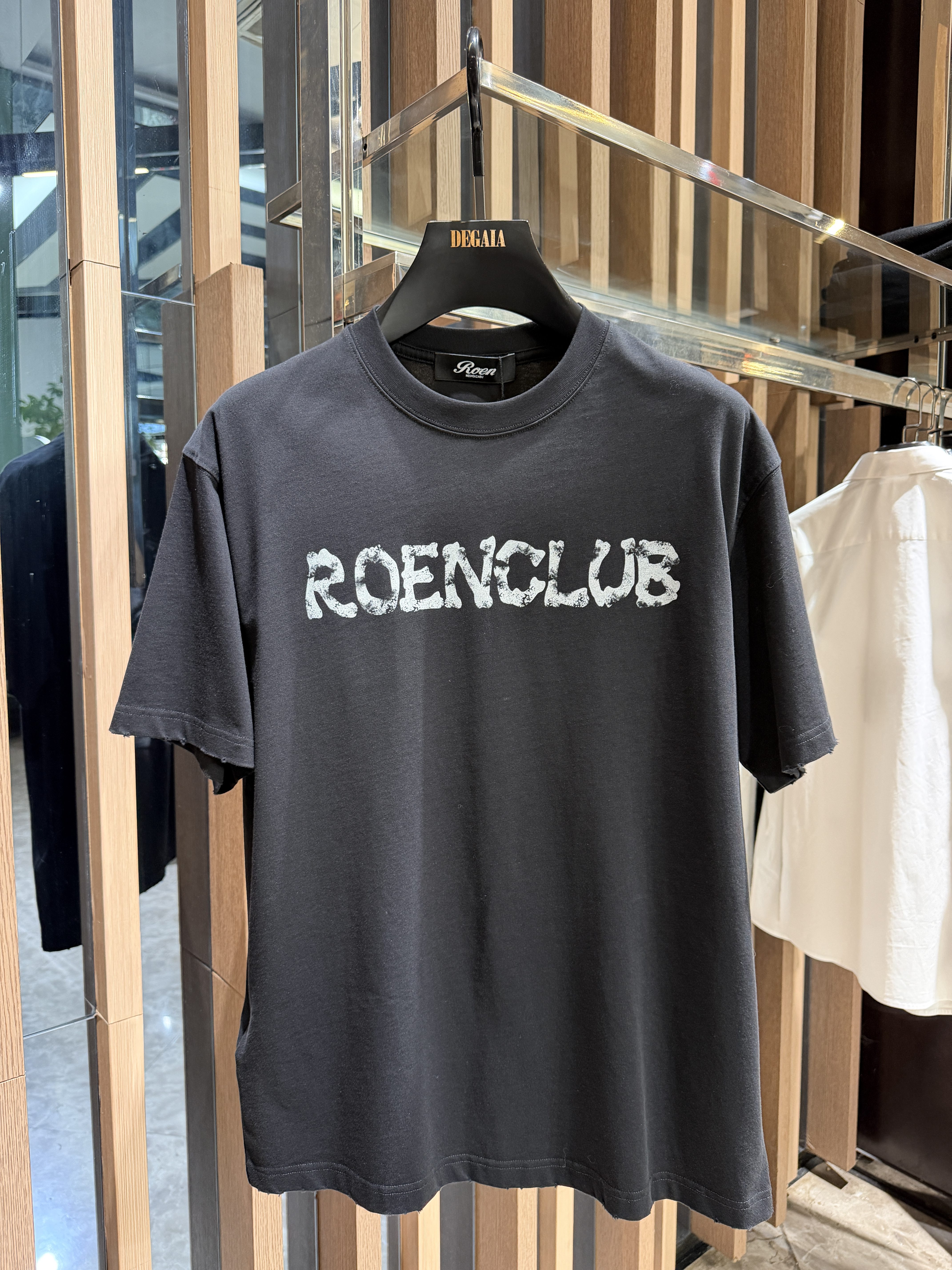 ROEN 26春夏新款 男士时尚字母人物印花休闲短袖T恤 RJ2605082