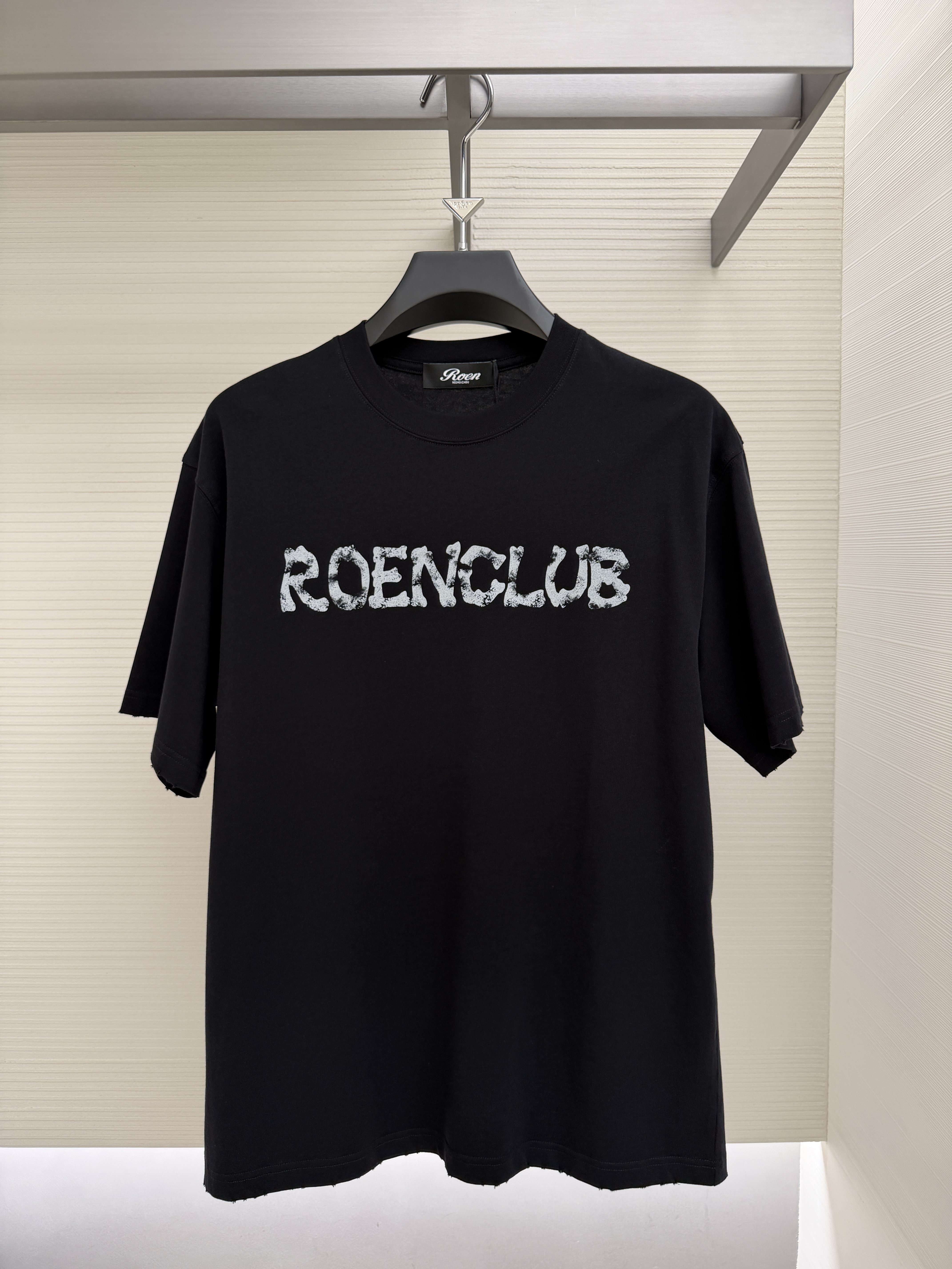 ROEN 26春夏新款 男士时尚字母人物印花休闲短袖T恤RJ2605082