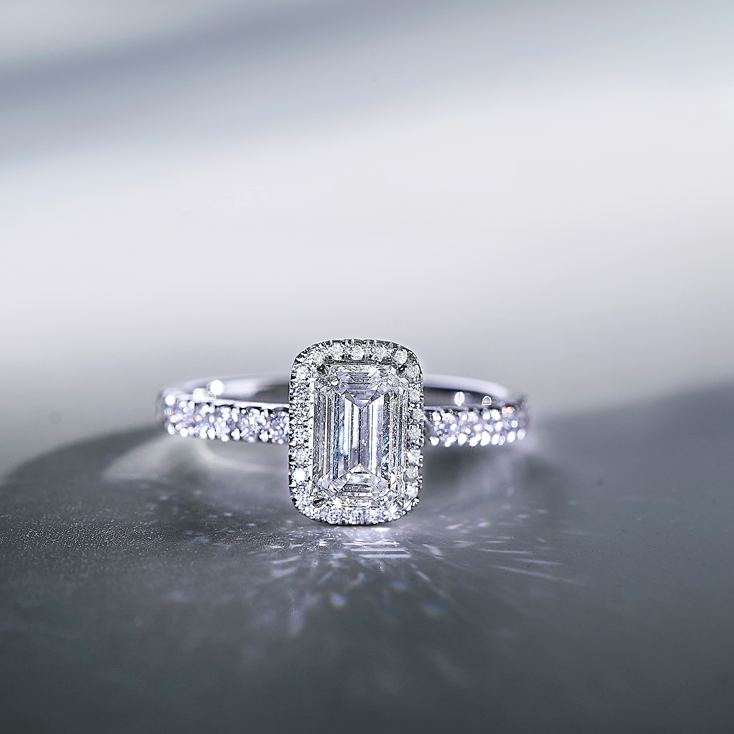 PT950铂金祖母绿切冰透方糖围镶钻石戒指女高级感人工培育钻戒