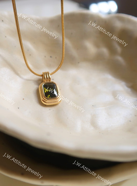 J.W. ins风 蛇骨链油画框橄榄绿锆石项链宝石女吊坠简约