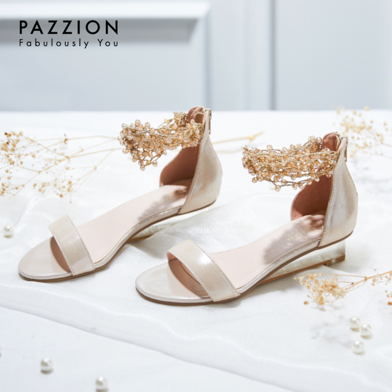 PAZZION一字带露趾透明跟凉鞋女2019新款 时尚水晶串花带低跟单鞋