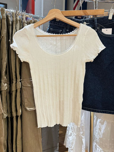 Brandy BM官网新款纯欲风蕾丝花边短袖T恤bm设计感卷边针织上衣女