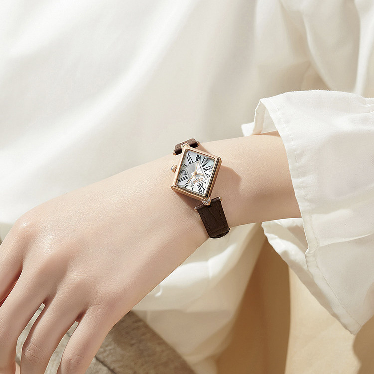 高档小众，专柜正品个性水钻女表