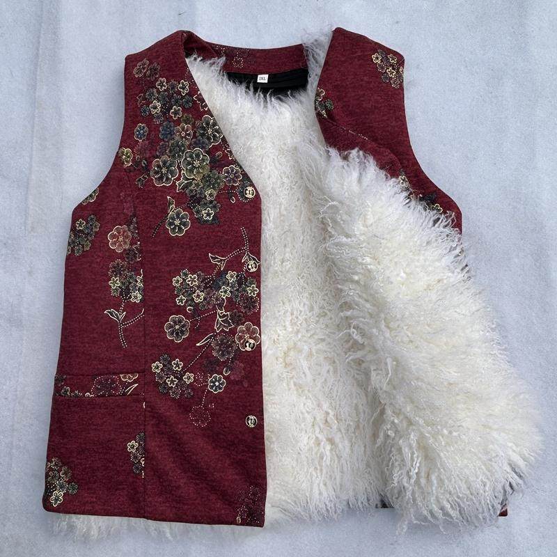 秋冬季皮毛一体羊毛马甲女中老年保暖羊皮坎肩加绒加厚背心妈妈装
