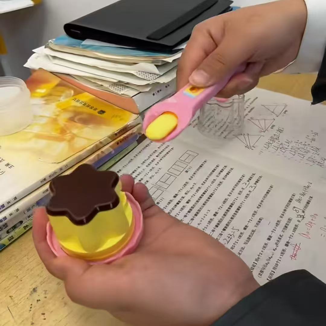 同款喂食玩具果冻布丁正版大学生解闷玩具喂食工具日本果冻过家家