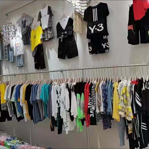 童装店展示架上墙壁挂式女装店墙上挂衣架金色银色服装店展示架