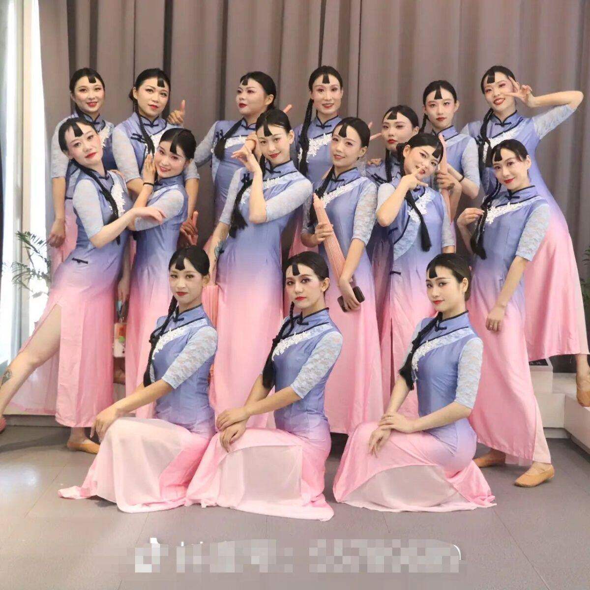 古典舞旗袍演出服釉色天青舞蹈服广场舞演出服中国风复古走秀服装