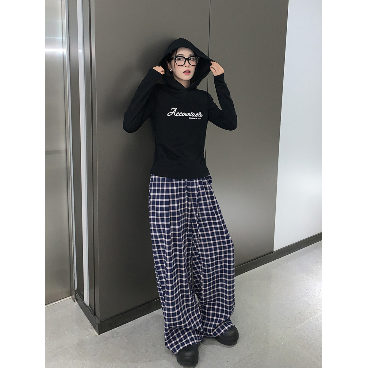 SIXI四喜家秋季 字母印花薄款连帽套头T恤女修身显瘦内搭打底衫