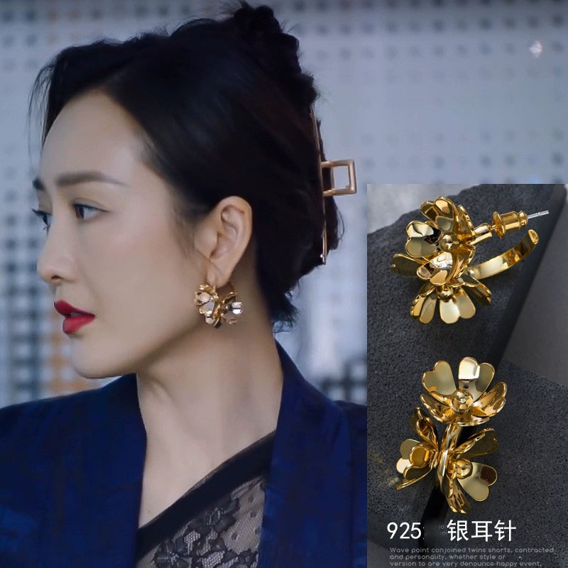 韩国【设计师】王鸥同款耳环女春夏氛围感轻奢高级金色大花朵耳饰