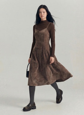 LI~【商场同步】25冬季优雅半高领T恤无袖后开叉丝绒连衣裙套装女