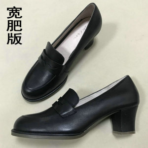 真皮工作鞋女黑色小皮鞋粗跟单鞋脚背高跟乐福鞋大码41一43宽胖脚