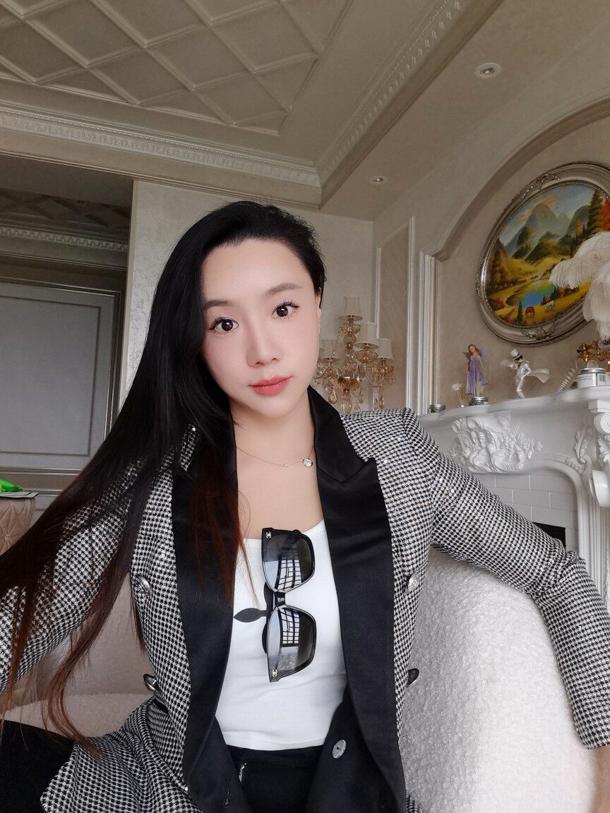 爱依伦西装外套女春装新款千鸟格重工亮片修身chic小西服