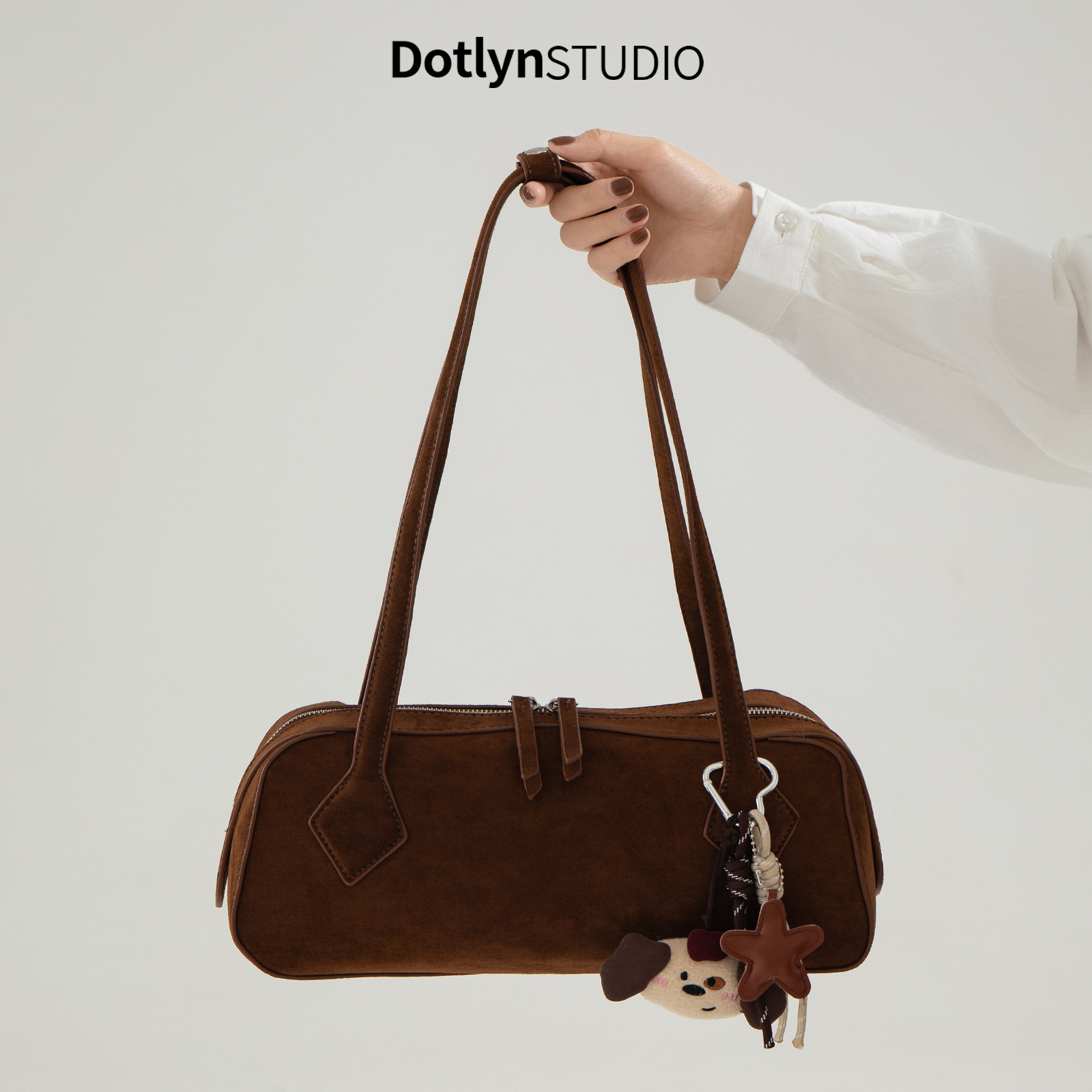 Dotlyn明星同款复古法棍腊肠包女