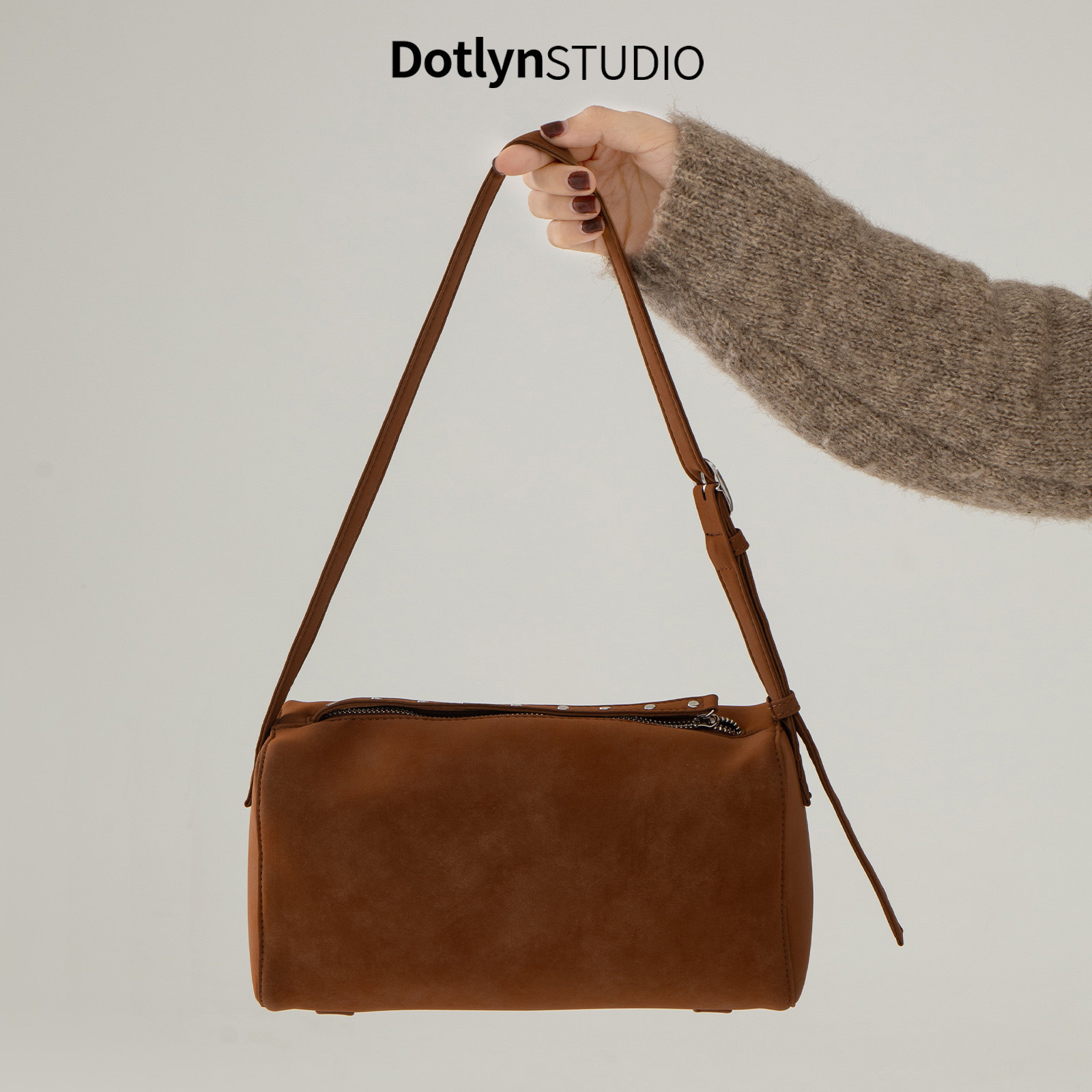 Dotlyn今年流行铆钉设计手提单肩包秋冬新款复古百搭通勤圆筒包女,箱包皮具/热销女包/男包,腋下包,淘宝优惠券,粉丝福利购,淘宝优惠卷