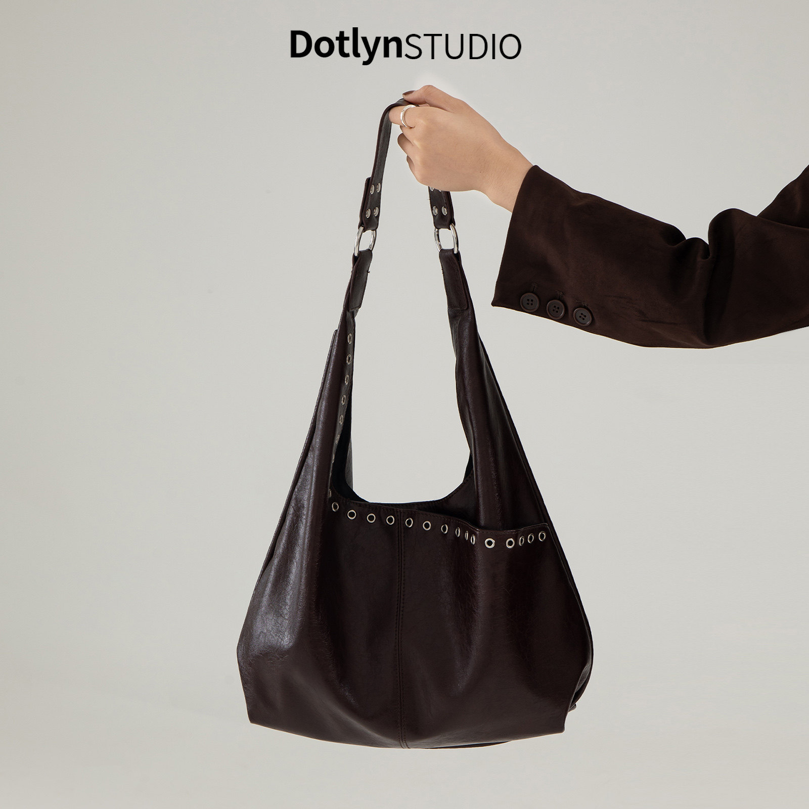 Dotlyn大容量复古通勤手提托特包新款高级感简约铆钉设计单肩包女,箱包皮具/热销女包/男包,托特包,淘宝优惠券,粉丝福利购,淘宝优惠卷