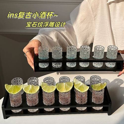 网红浮雕宝石纹白酒杯套装