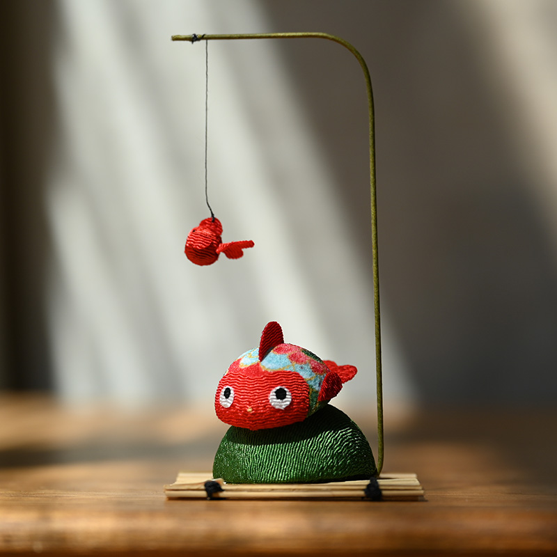 龙虎堂日式布艺祝福锦鲤摆件