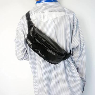 DOUBLET字母渐变单肩腰包