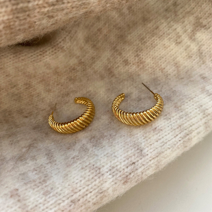 牛角包斜纹半圆耳圈欧美ins风耳钉气质百搭冷淡风金属耳环女