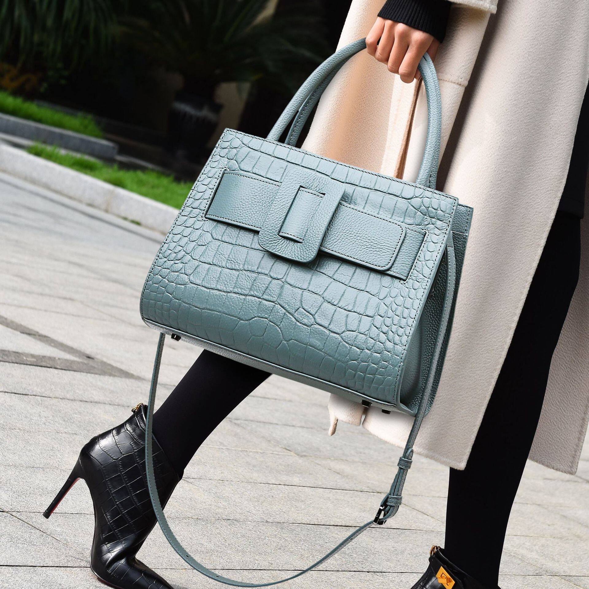 手提包包女气质2024新款时尚大容量单肩包简约大气鳄鱼纹斜挎女包