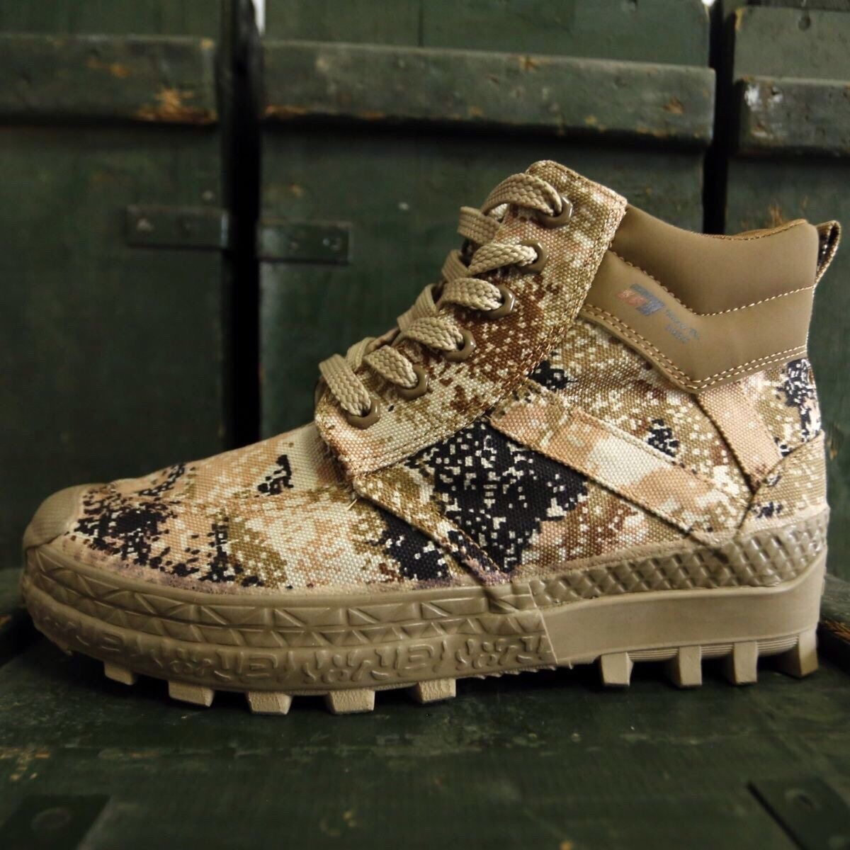 强步户外1137正品防水迷彩正品解放鞋胶鞋作训工地耐磨防滑劳保鞋