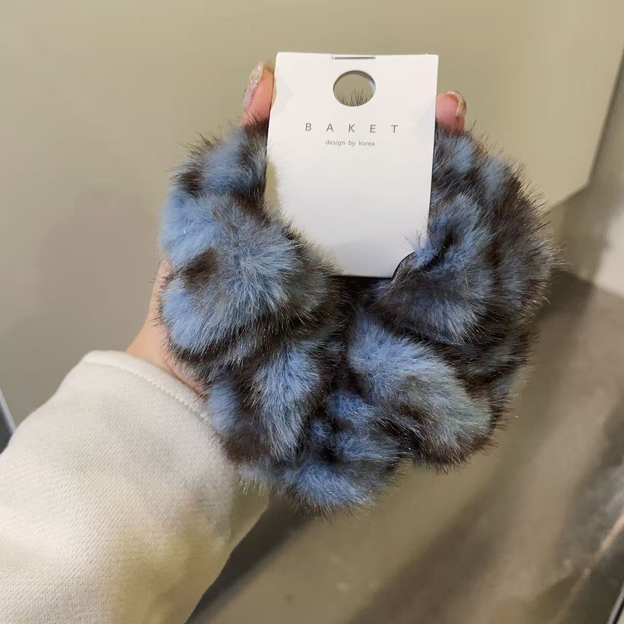 11.1韩国东大门baket发饰可爱撞色条纹毛茸茸头绳大肠发圈