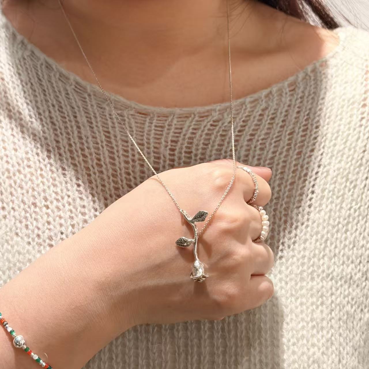 11.28韩国东大门nyunyu银饰玫瑰花打结蝴蝶结项链银毛衣链