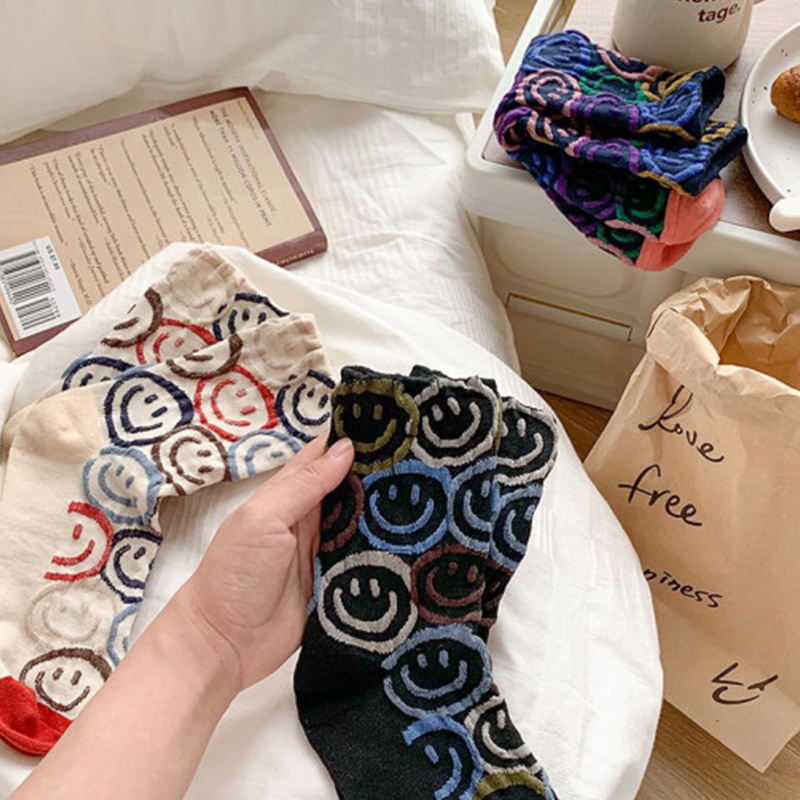 17mart韩国东大门秋冬彩色圆圈笑脸表情包休闲棉袜中筒袜袜子女