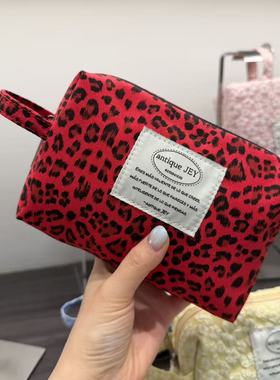 1.15韩国东大门antique JEY彩色豹纹简约字母收纳包拉链