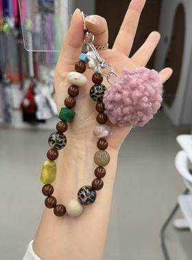 11.23韩国饰品maylee新款羊羔毛球球手工串珠小众手机链短款