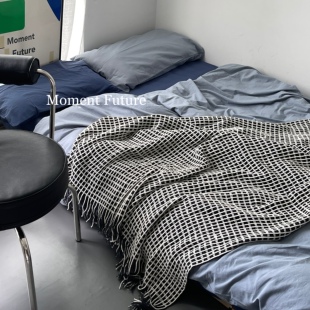 Moment Future家居博主ins摆拍黑白华夫格毛毯空调沙发针织盖毯