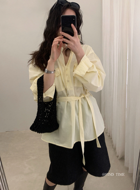 Find Time-2026年早春韩系时尚慵懒松弛感V领衬衫(配腰带)L70131